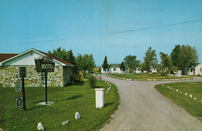 Hill Top Motel - Vintage Postcard (newer photo)